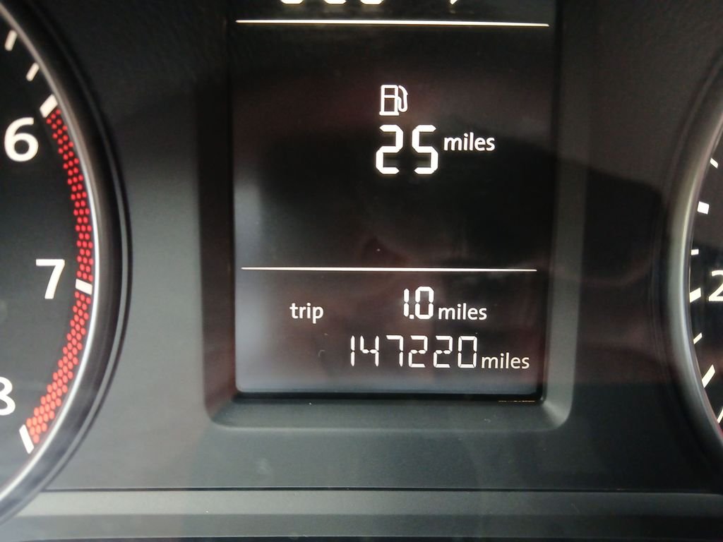 Used 2012 Silver Volkswagen 2.5 S image 16