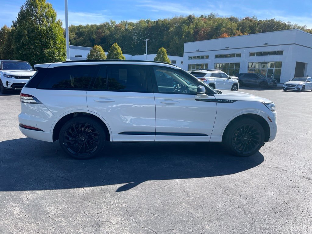 Used 2023 White Lincoln Reserve image 12