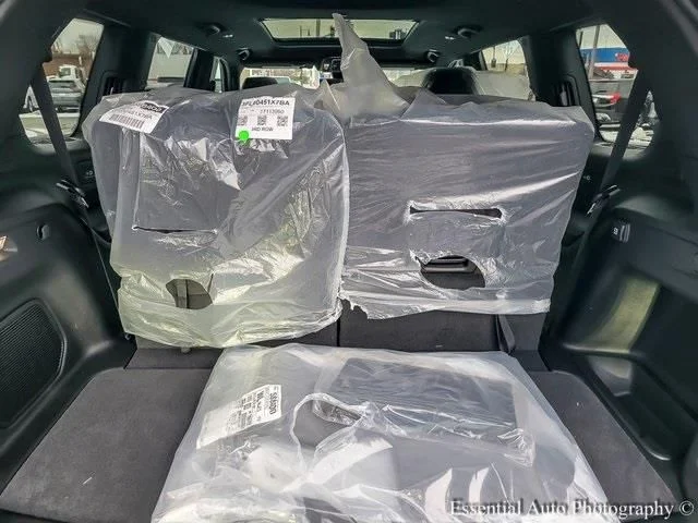 New 2026 Bright White Clear-Coat Exterior Paint Jeep Limited Reserve image 20