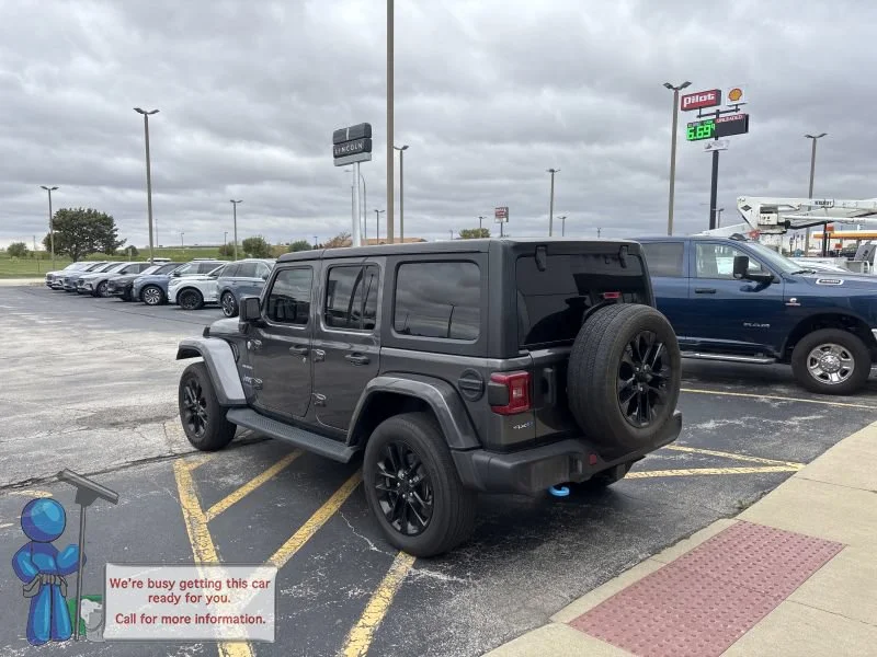 Used 2022 Granite Crystal Metallic Clearcoat Jeep Unlimit image 3