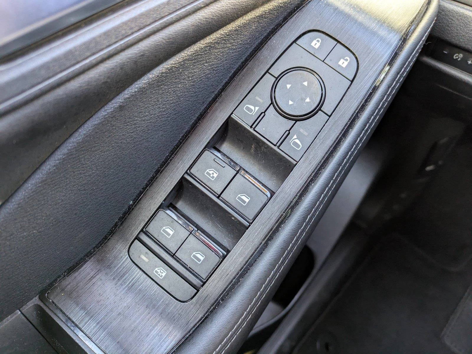 Used 2024 Deep Ocean Blue Pearl Nissan SV image 24