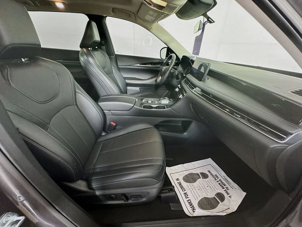 Certified Used 2023 Gray INFINITI PURE image 37