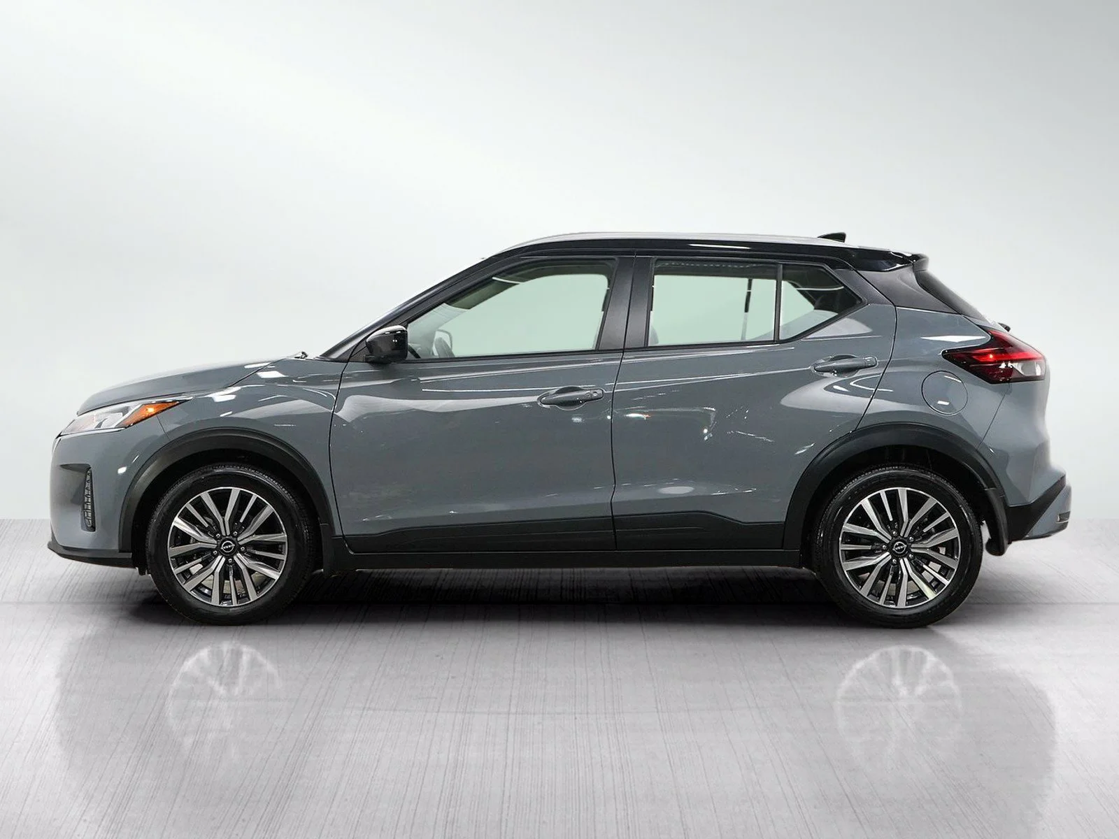 Used 2022 Nissan Kicks SV with VIN 3N1CP5CV9NL512785 for sale in Minneapolis, Minnesota