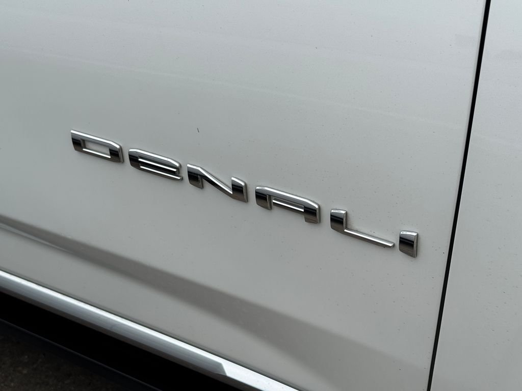 Used 2021 White GMC Denali image 14