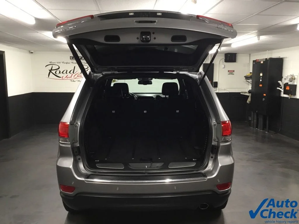 Used 2016 Silver Jeep Limited image 12
