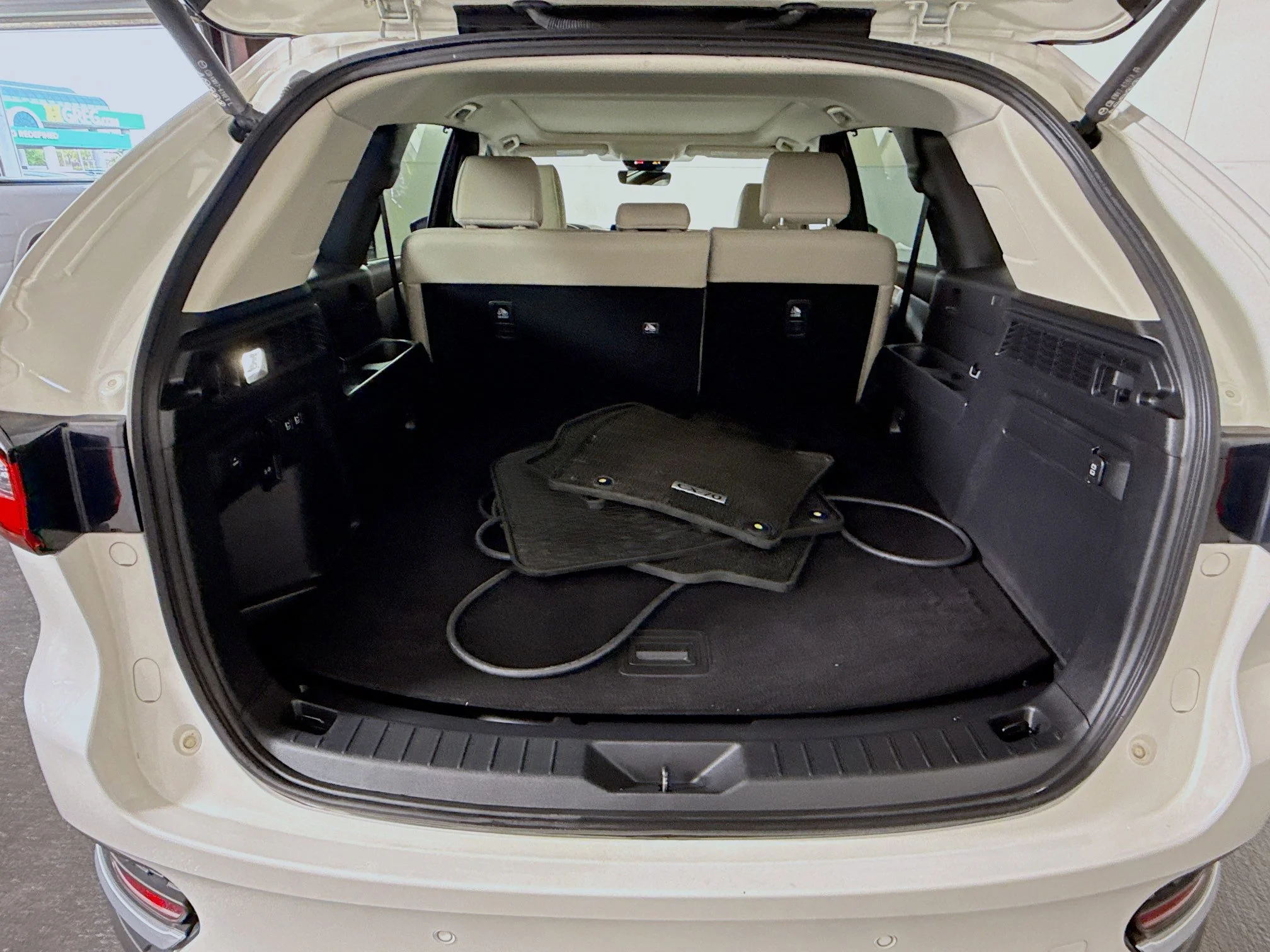 Used 2025 Rhodium White Premium Mazda Premium Package image 31