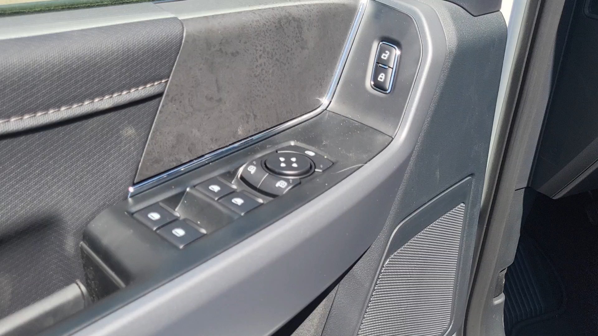 New 2026 Oxford White Ford XLT image 11