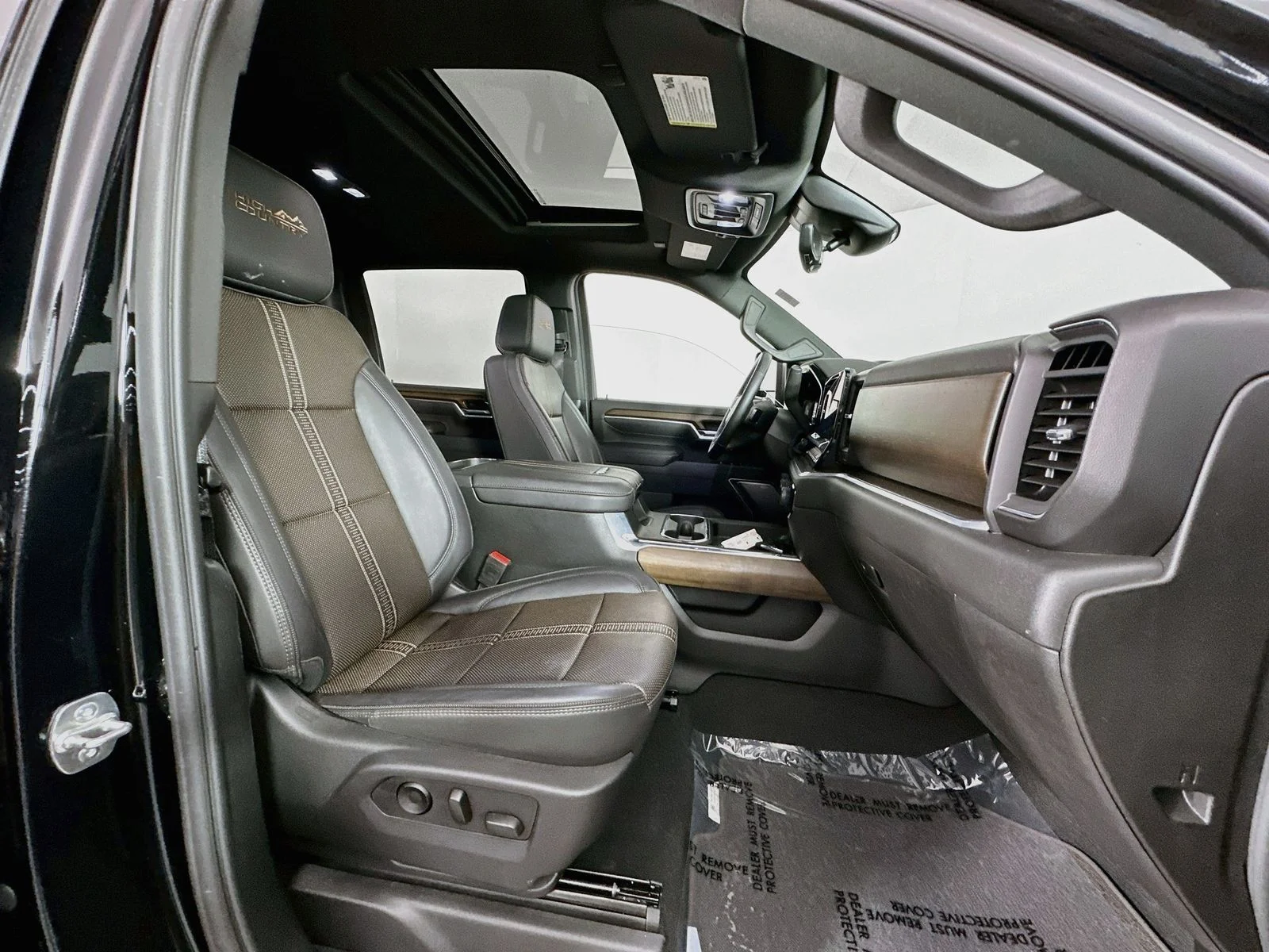 Used 2025 Black Chevrolet High Country image 31