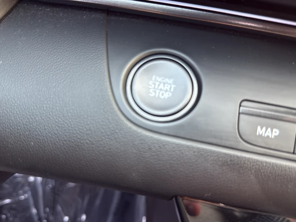 Used 2022 Black Hyundai Base image 13