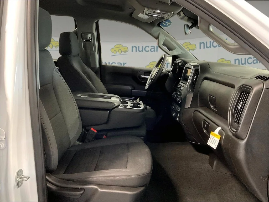 Used 2023 White Chevrolet Custom image 11