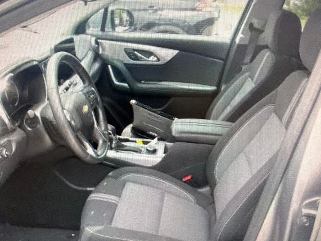 Used 2025 Gray Chevrolet LT image 3