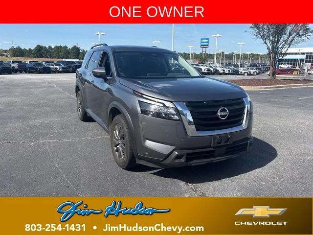 2025 Nissan Pathfinder SV