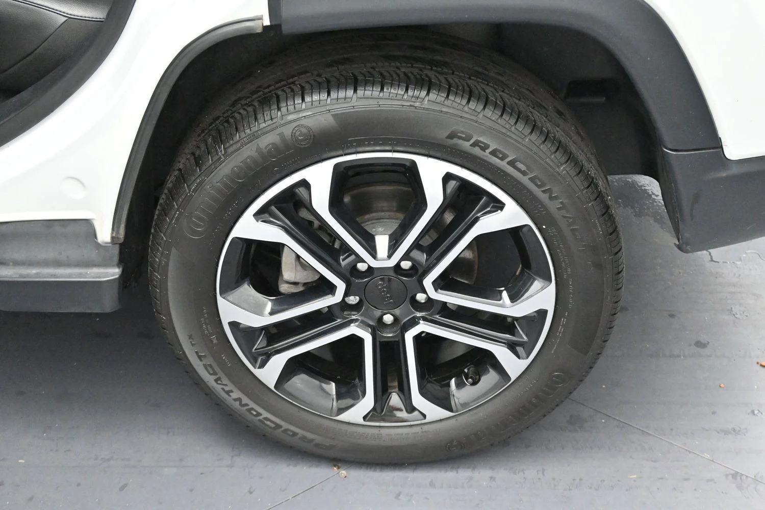 Used 2023 Bright White Clearcoat Jeep Limited image 32