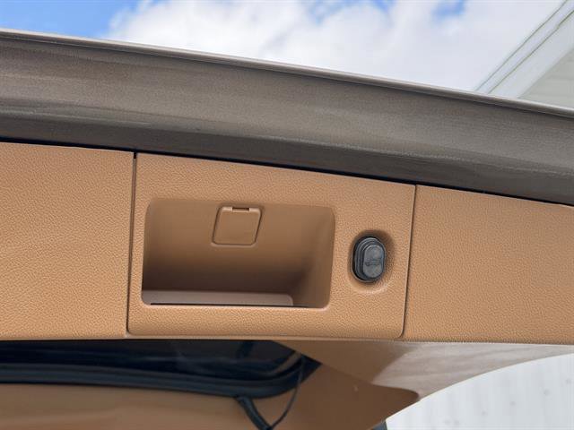 Used 2016 Terra Mocha Metallic Cadillac Platinum image 7