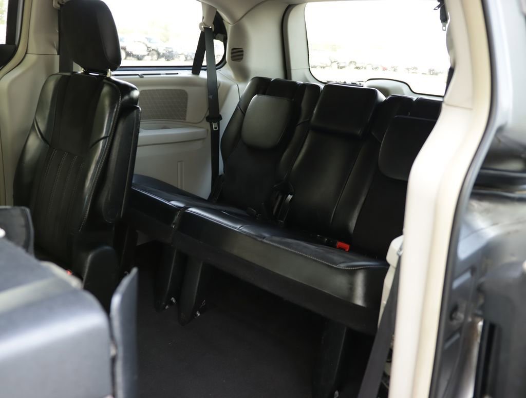 Used 2014 Silver Chrysler Touring-L 30th Anniversary image 9
