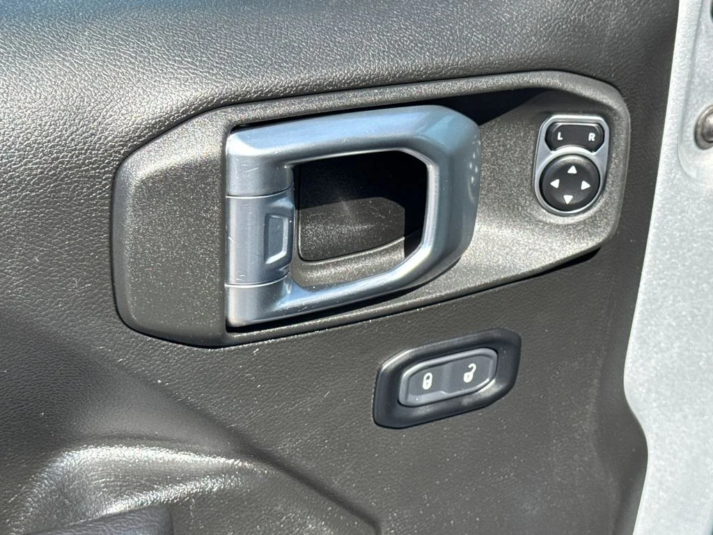 Used 2023 Silver Jeep Sport S image 29