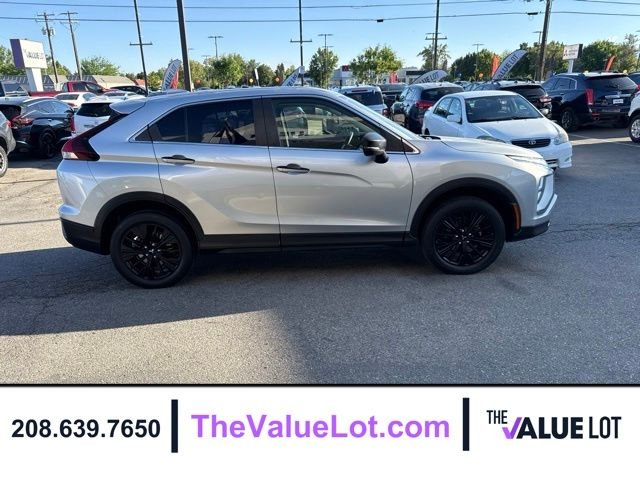 Used 2022  Mitsubishi LE image 3