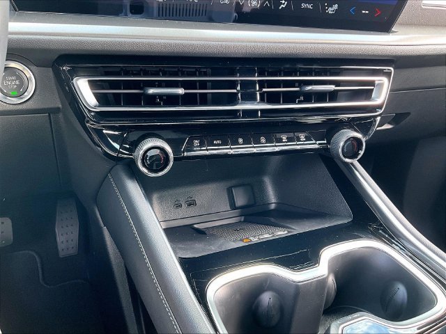 New 2027 Polar White Tricoat Chevrolet LT image 23