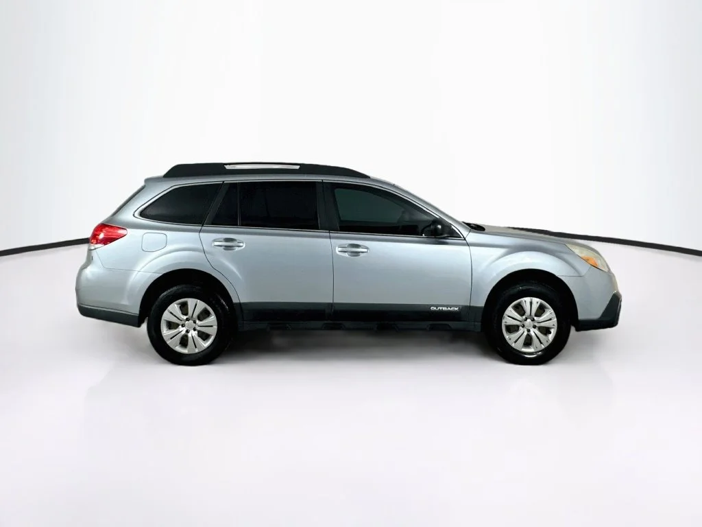 Used 2013 Silver Subaru 2.5i image 8