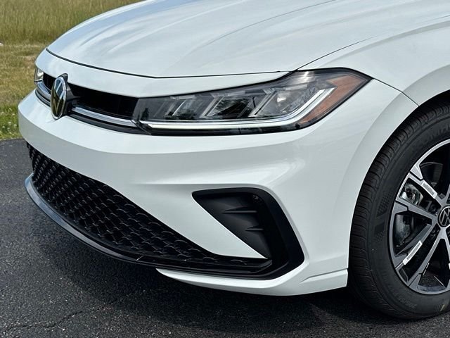 New 2026 Pure White Volkswagen 1.5T Sport image 8