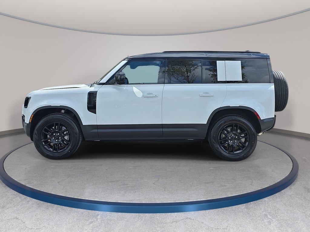 New 2026 Fuji White LAND ROVER S image 4