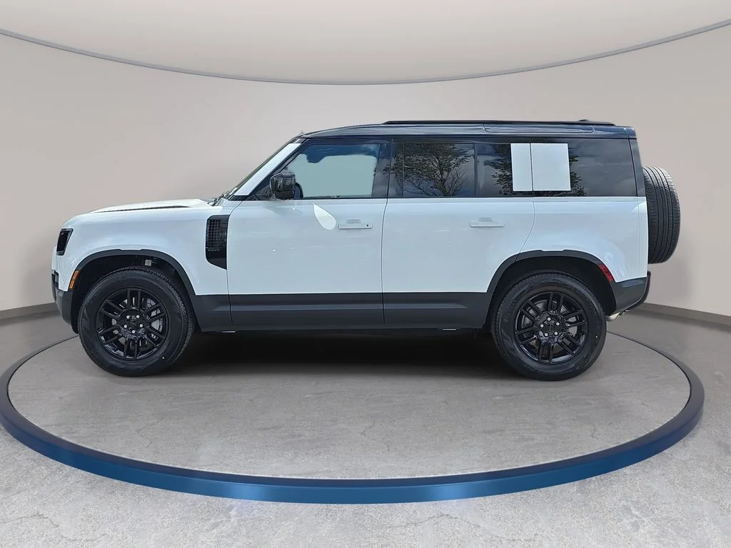 New 2026 Fuji White LAND ROVER S image 4