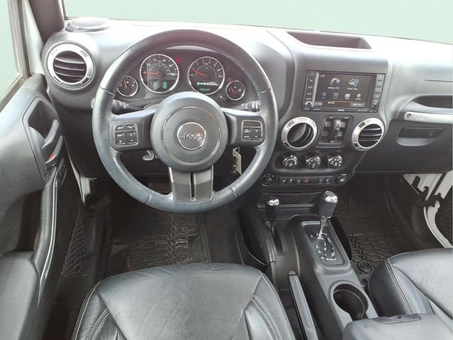 Used 2018 White Jeep Unlimited Sahara image 17