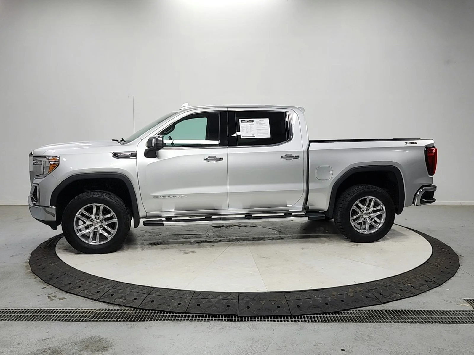 Used 2021 Quicksilver Metallic GMC SLT image 4