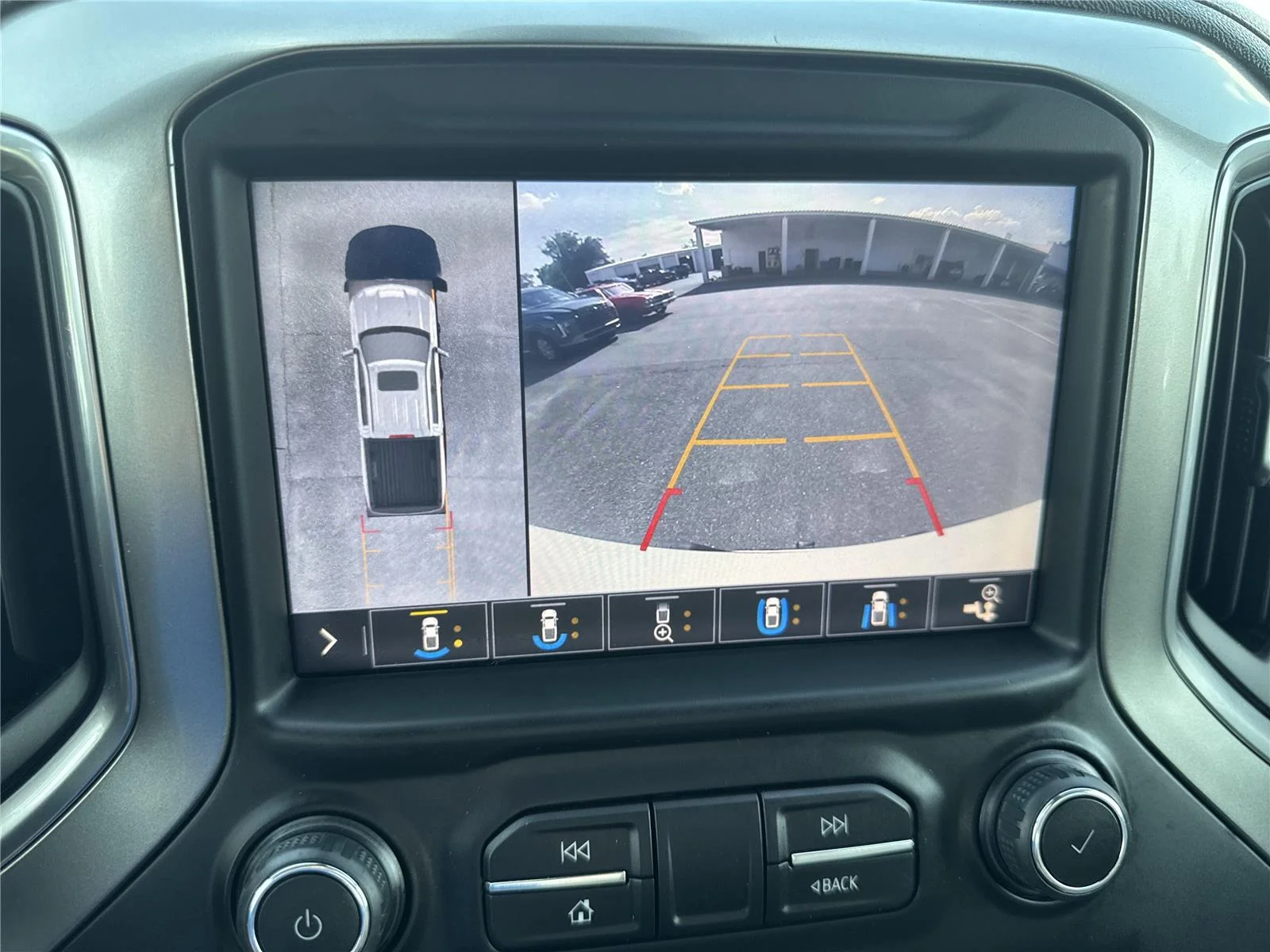 Used 2019 IRIDESCENT PEARL TRICOAT Chevrolet LTZ image 26
