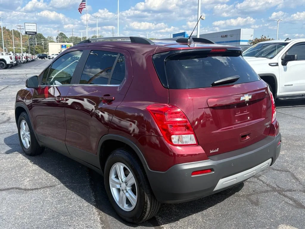 Used 2016 CRIMSON METALLIC Chevrolet LT image 4