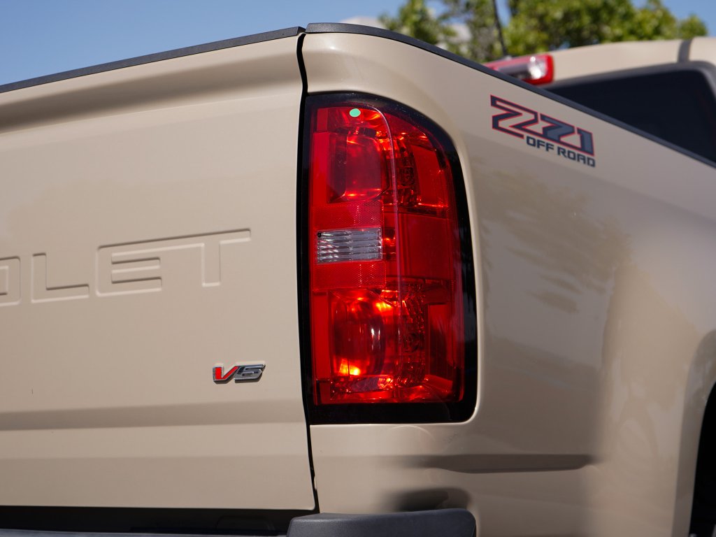 Used 2022 Black Chevrolet 4WD Z71 image 12