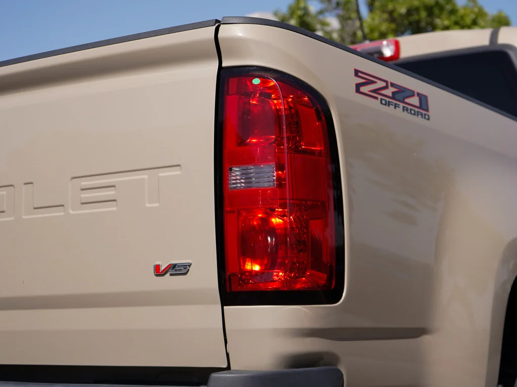 Used 2022 Black Chevrolet 4WD Z71 image 12