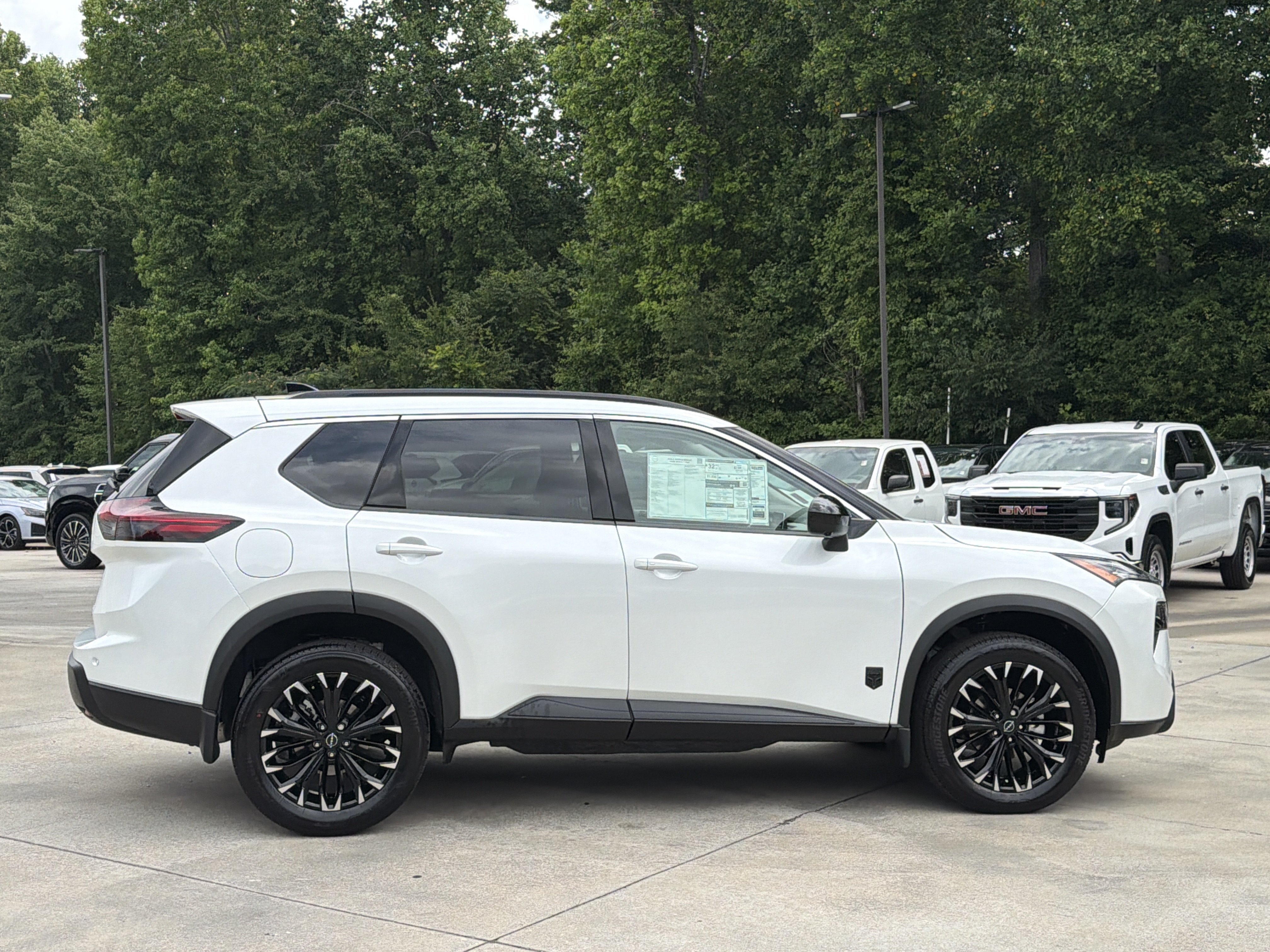 New 2026 Everest White Pearl Tricoat Nissan Dark Armor image 9