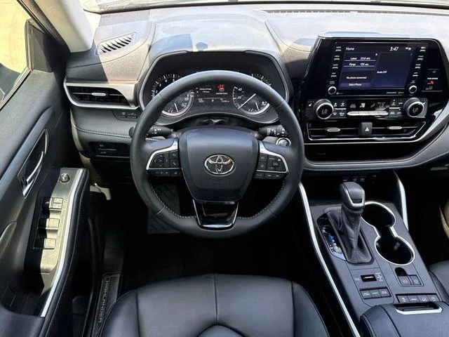 Certified Used 2020 CELESTIAL SILVER METALLIC Toyota XLE image 24