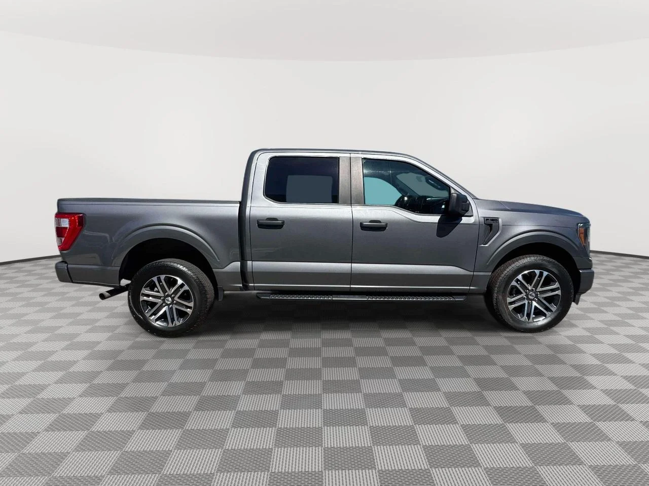 Used 2023 CARBONIZED GRAY METALLIC Ford XL image 8