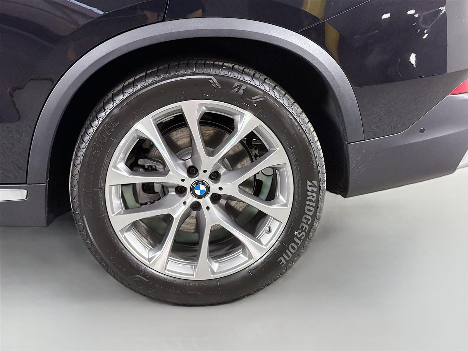 New 2026 Black Sapphire Metallic BMW xDrive40i image 29