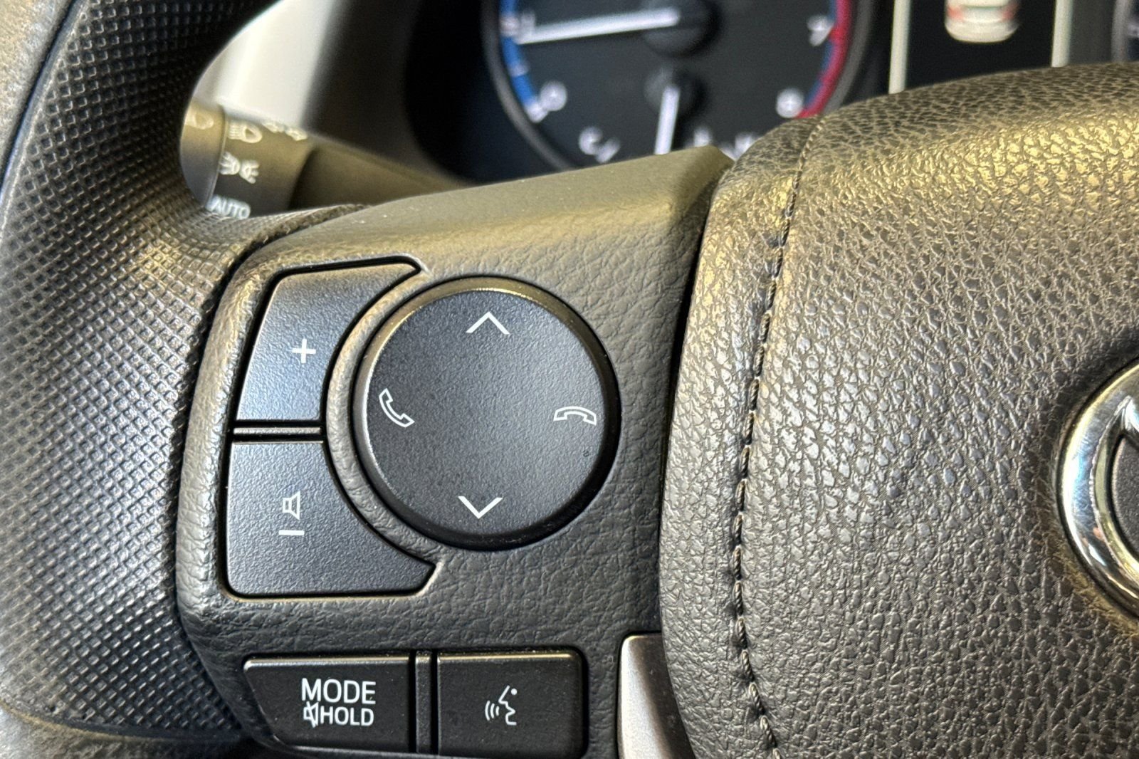 Certified Used 2017 Silver Toyota LE image 28