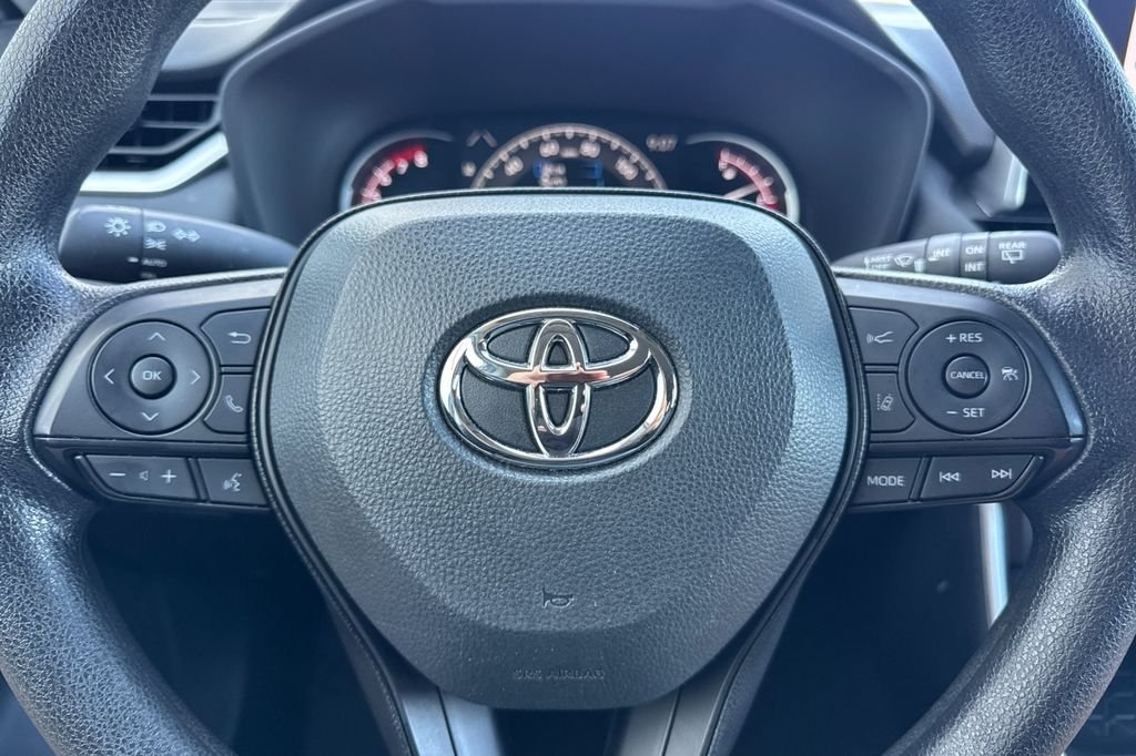 Used 2025  Toyota XLE image 28