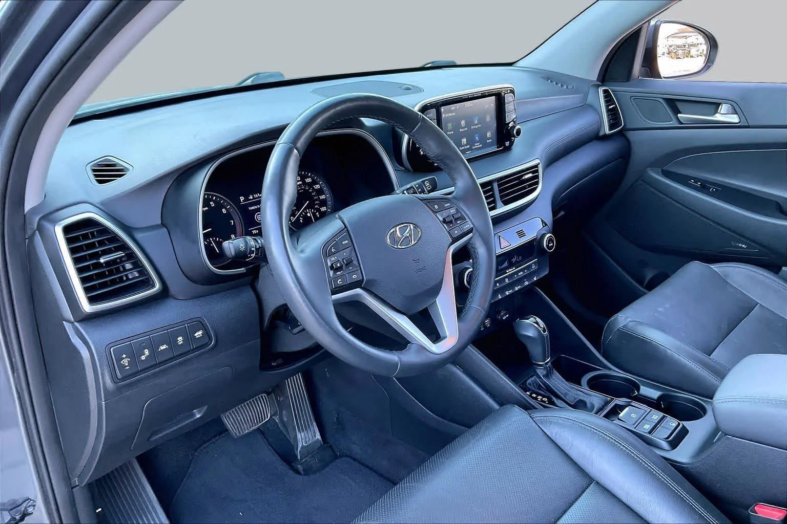 Used 2019 Coliseum Gray Hyundai Limited image 16