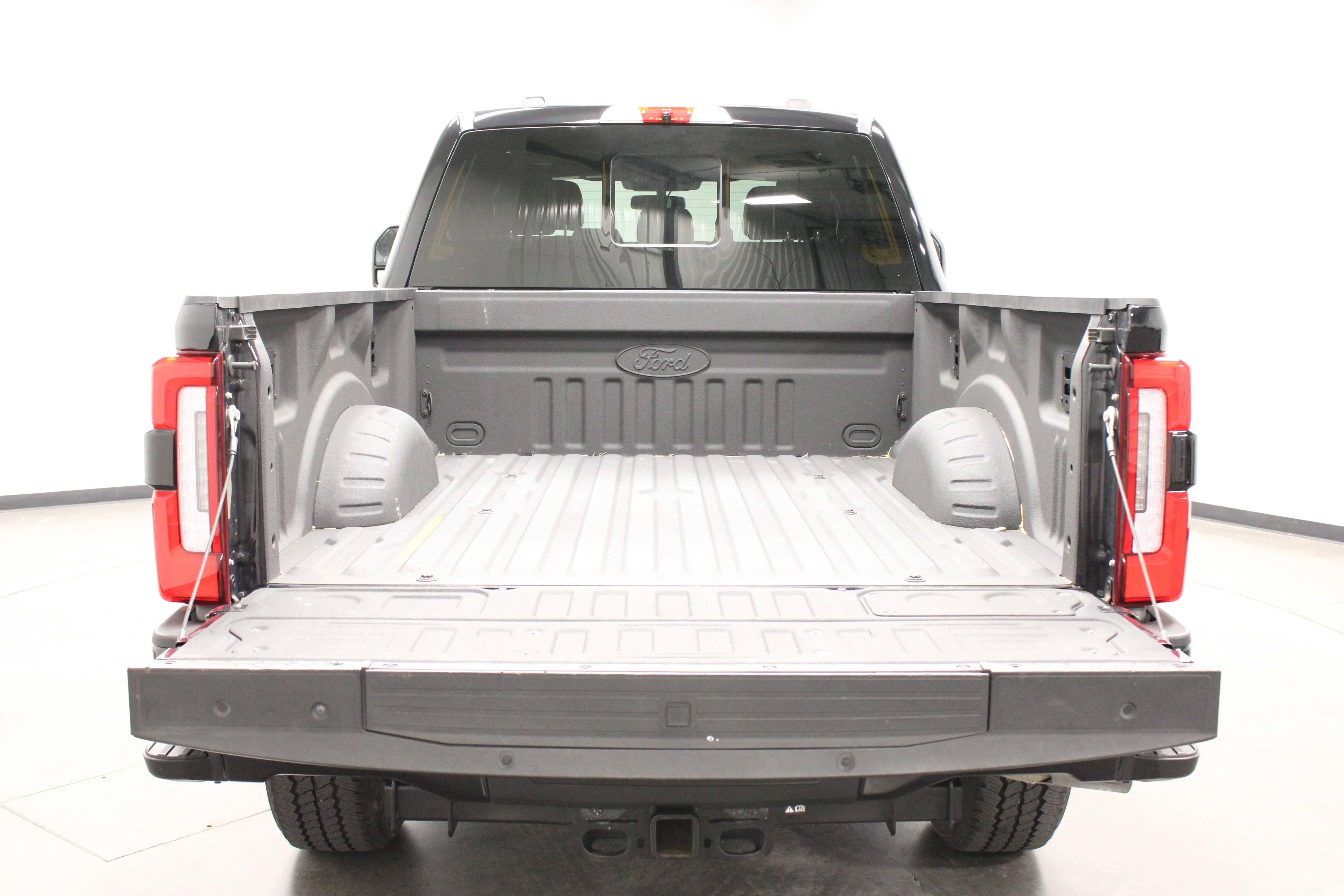 Used 2024 Agate Black Metallic Ford Platinum image 17