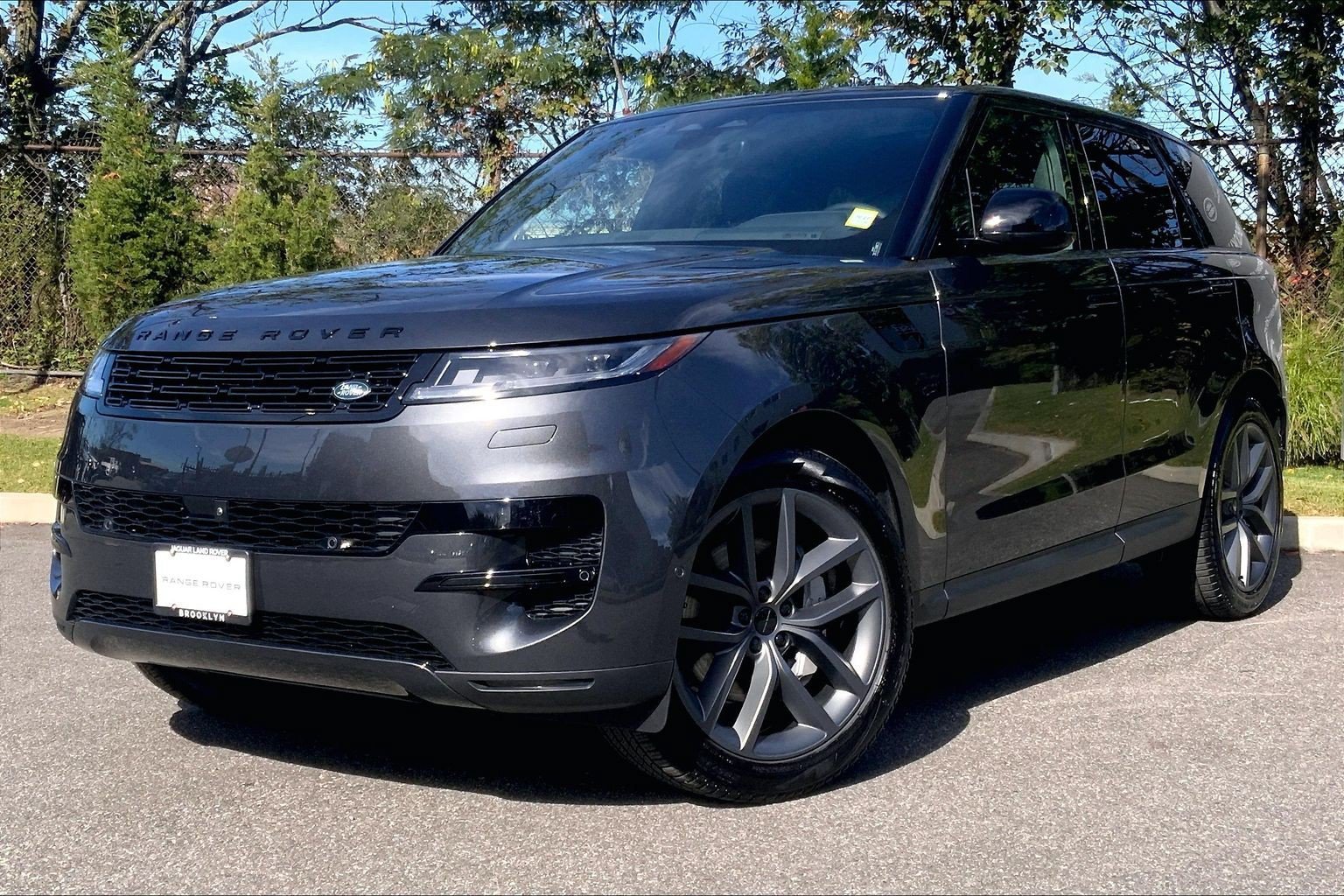 New 2027 Carpathian Gray Premium Metallic Land Rover SE image 1