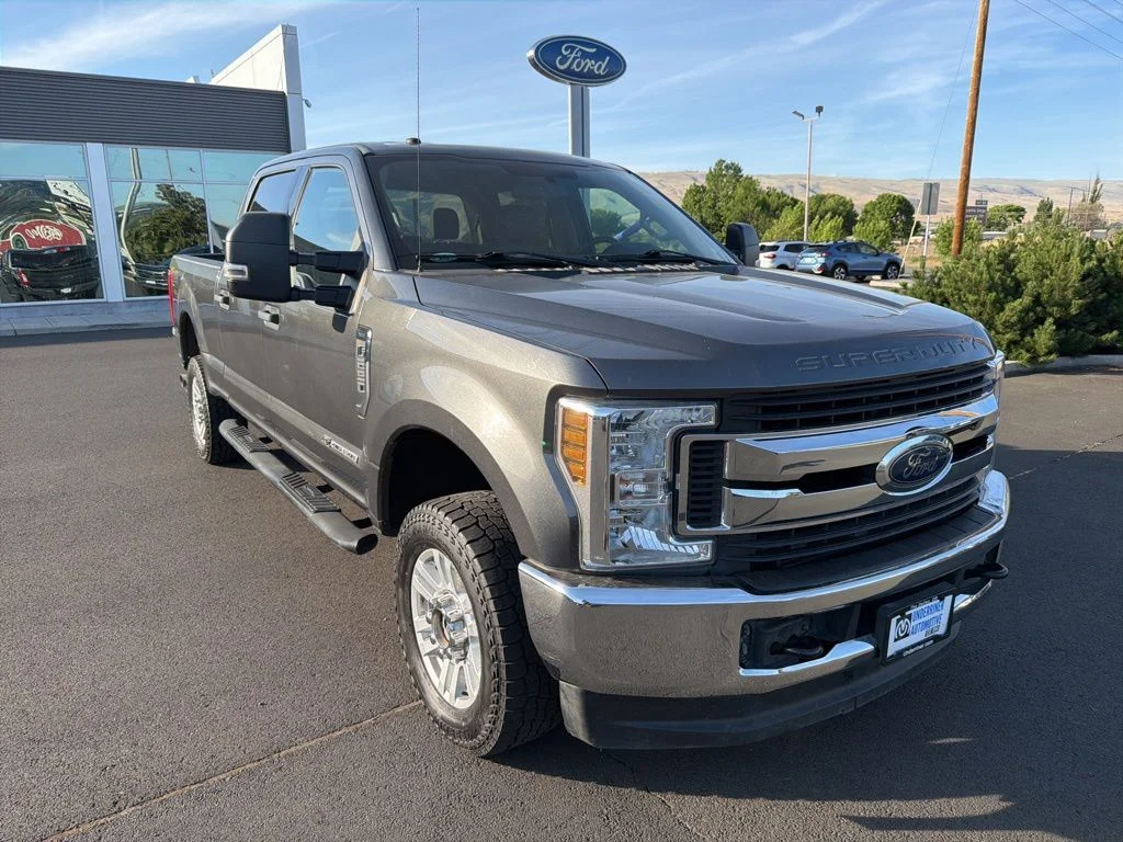 2018 Ford F-250 XLT 4x4 Crew Cab 6-3/4' Box's photo