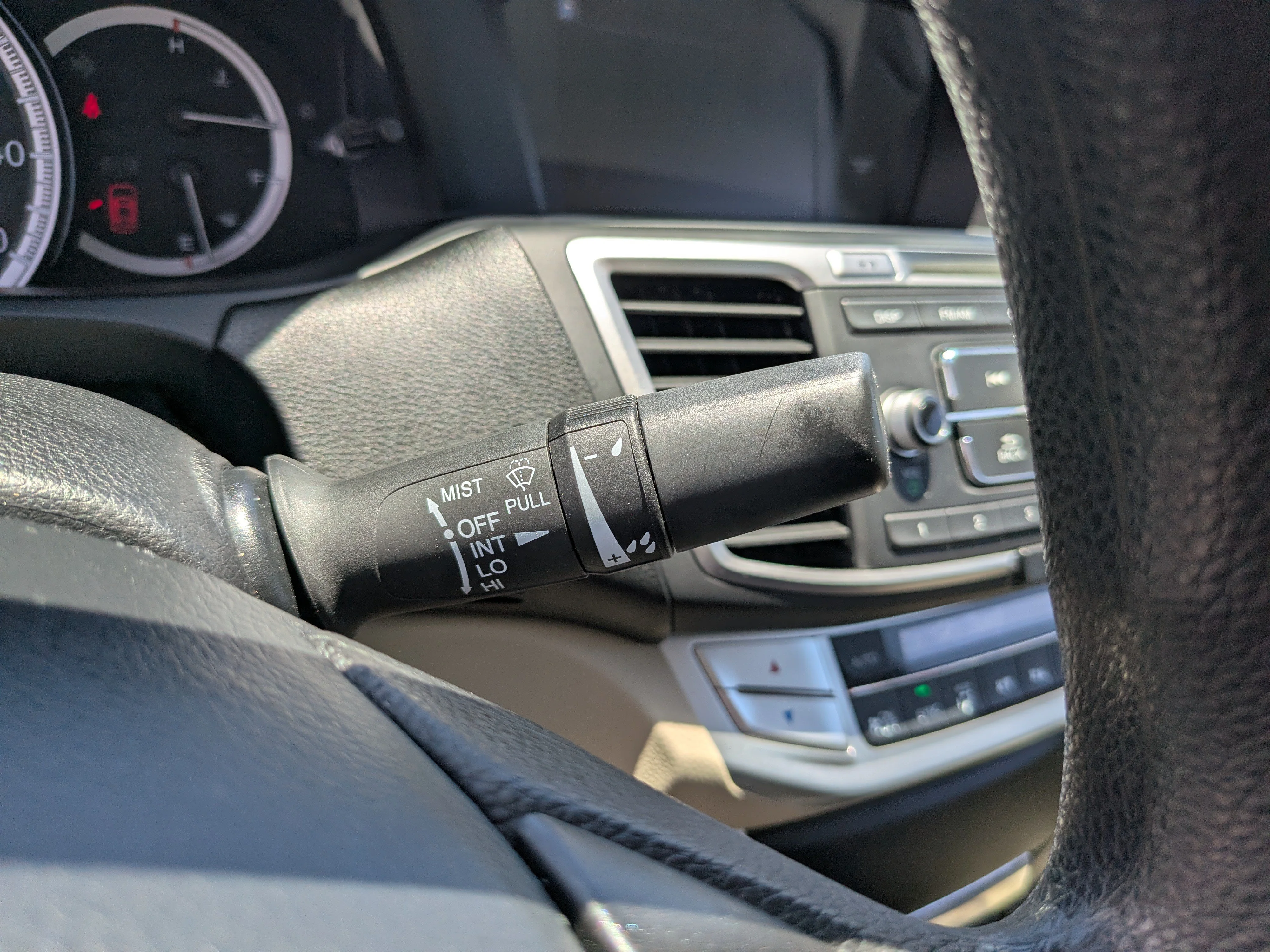 Used 2015 Champagne Frost Pearl Honda LX image 33