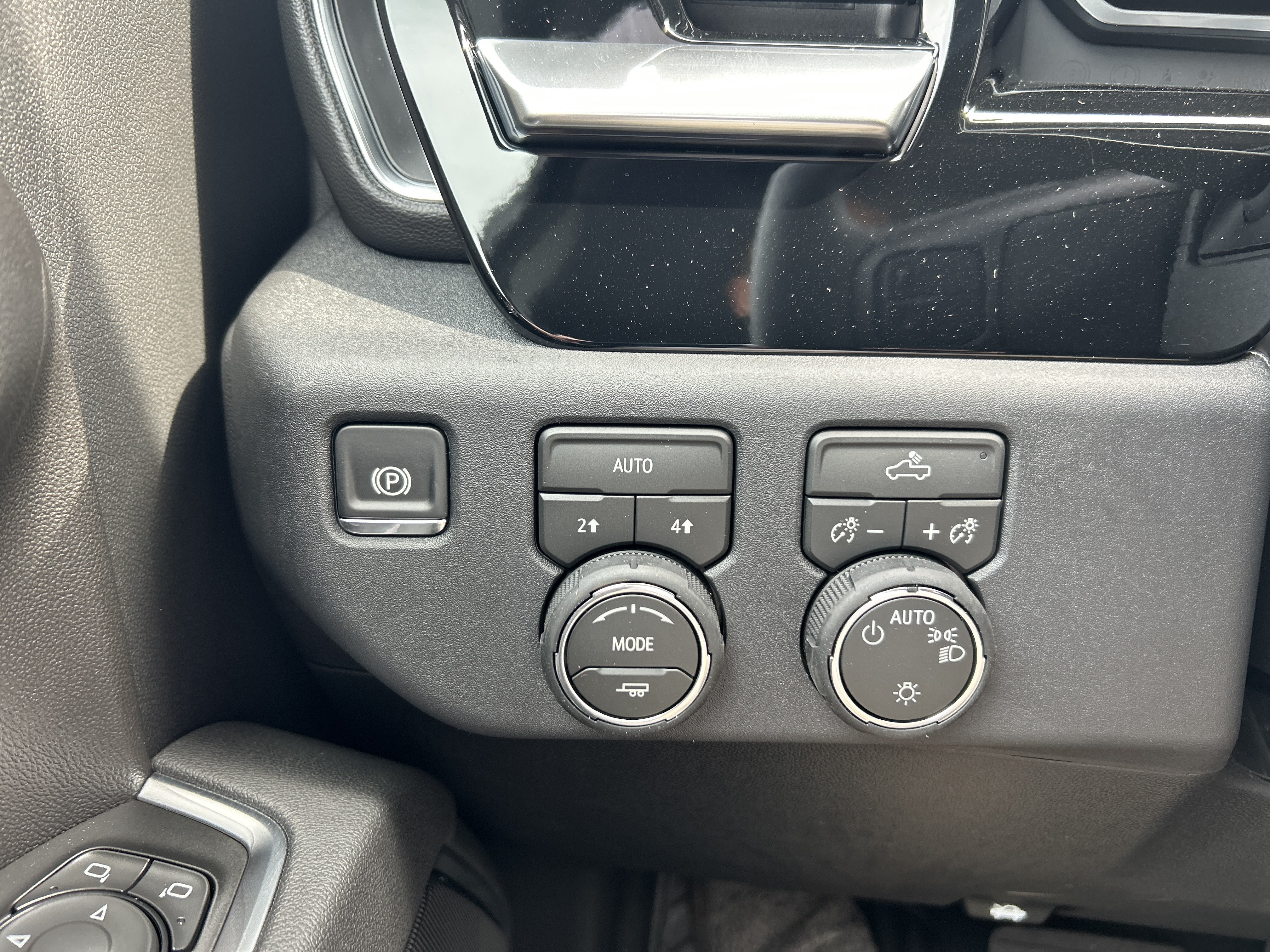 New 2026 Summit White Chevrolet LT (2FL) image 13