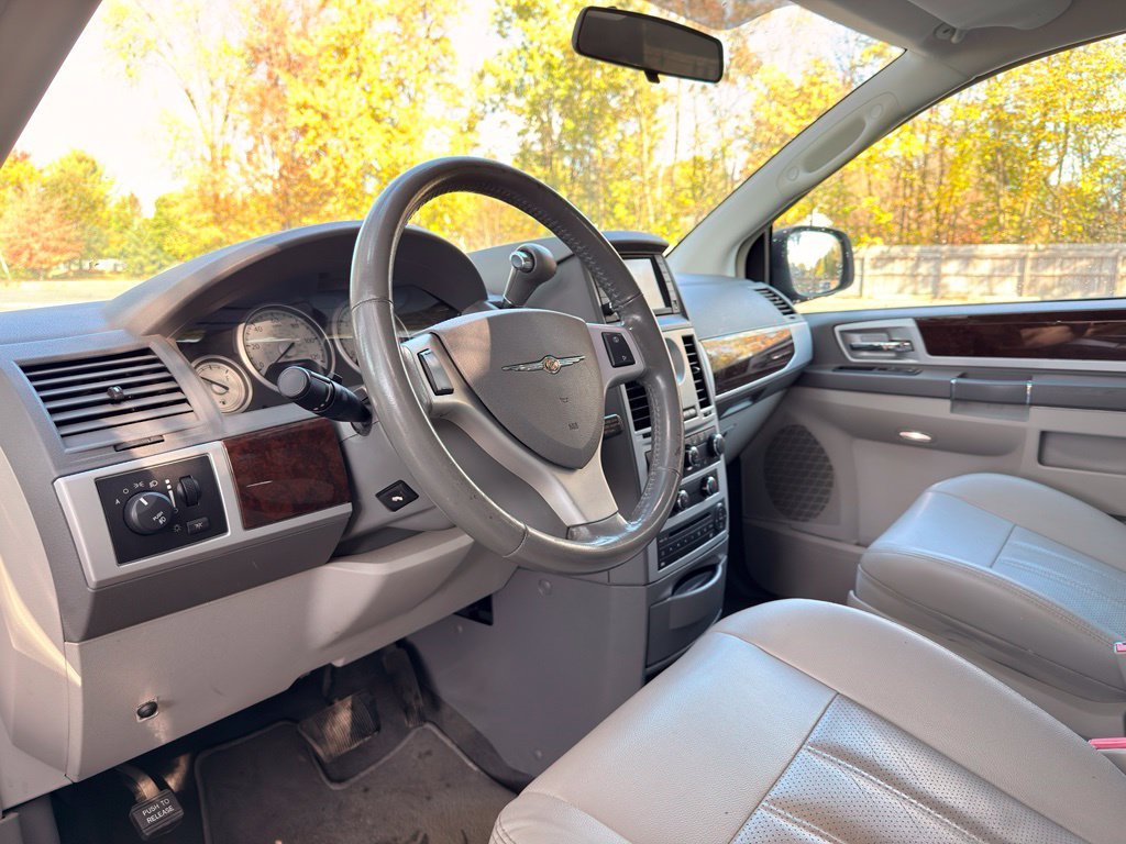 Used 2009 Blue Chrysler Touring image 22