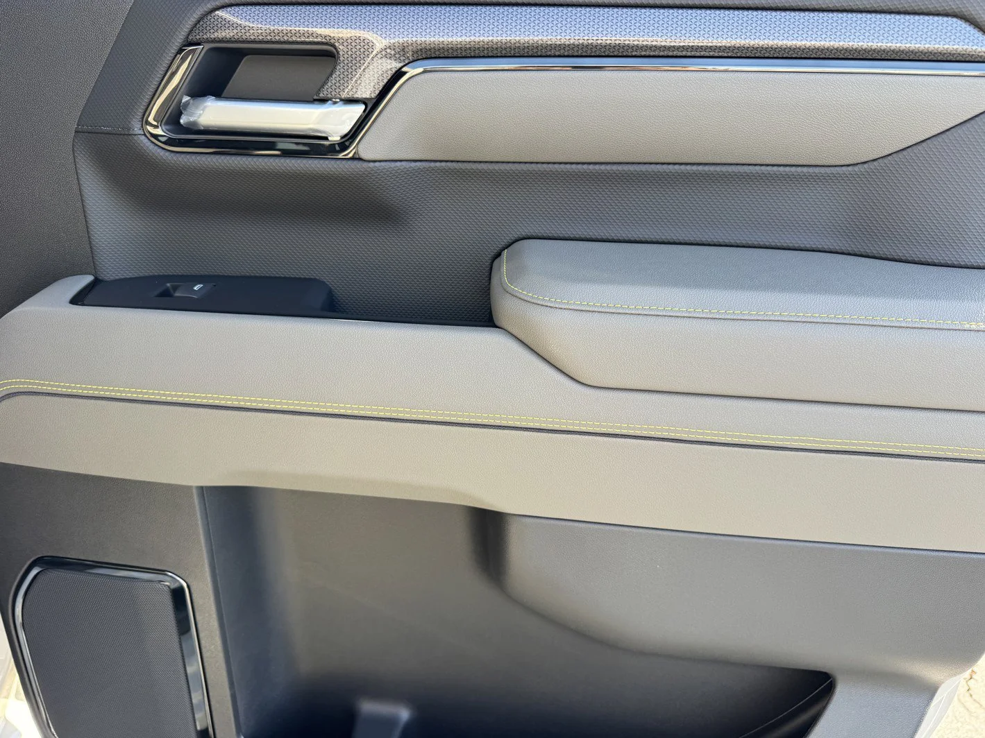 2026 Chevrolet Silverado 1500 ZR2 - Photo 10