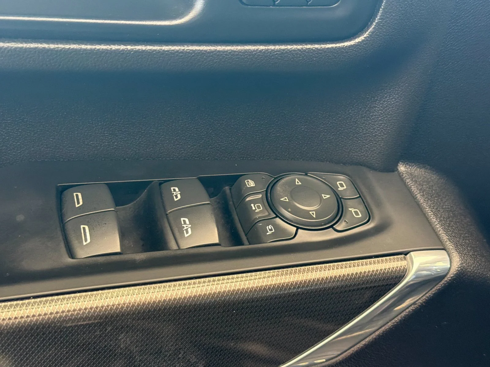 Used 2022 ONYX BLACK GMC AT4 image 11