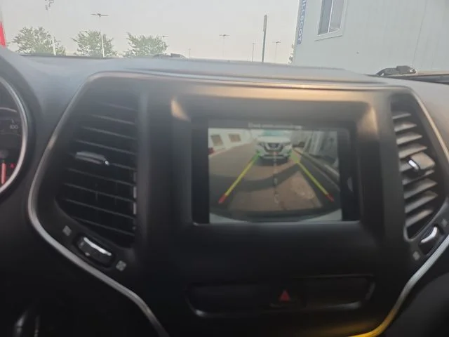Used 2020 Silver Jeep Latitude image 15