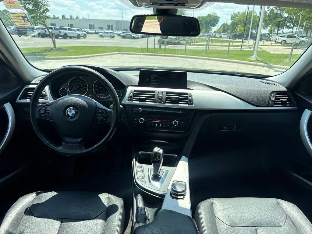Used 2015 Jet Black BMW 320i xDrive image 16