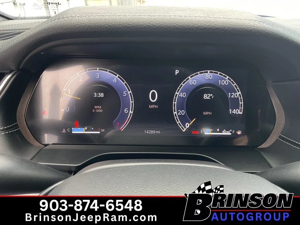 Used 2025 Diamond Black Crystal Pearlcoat Jeep Limited image 35